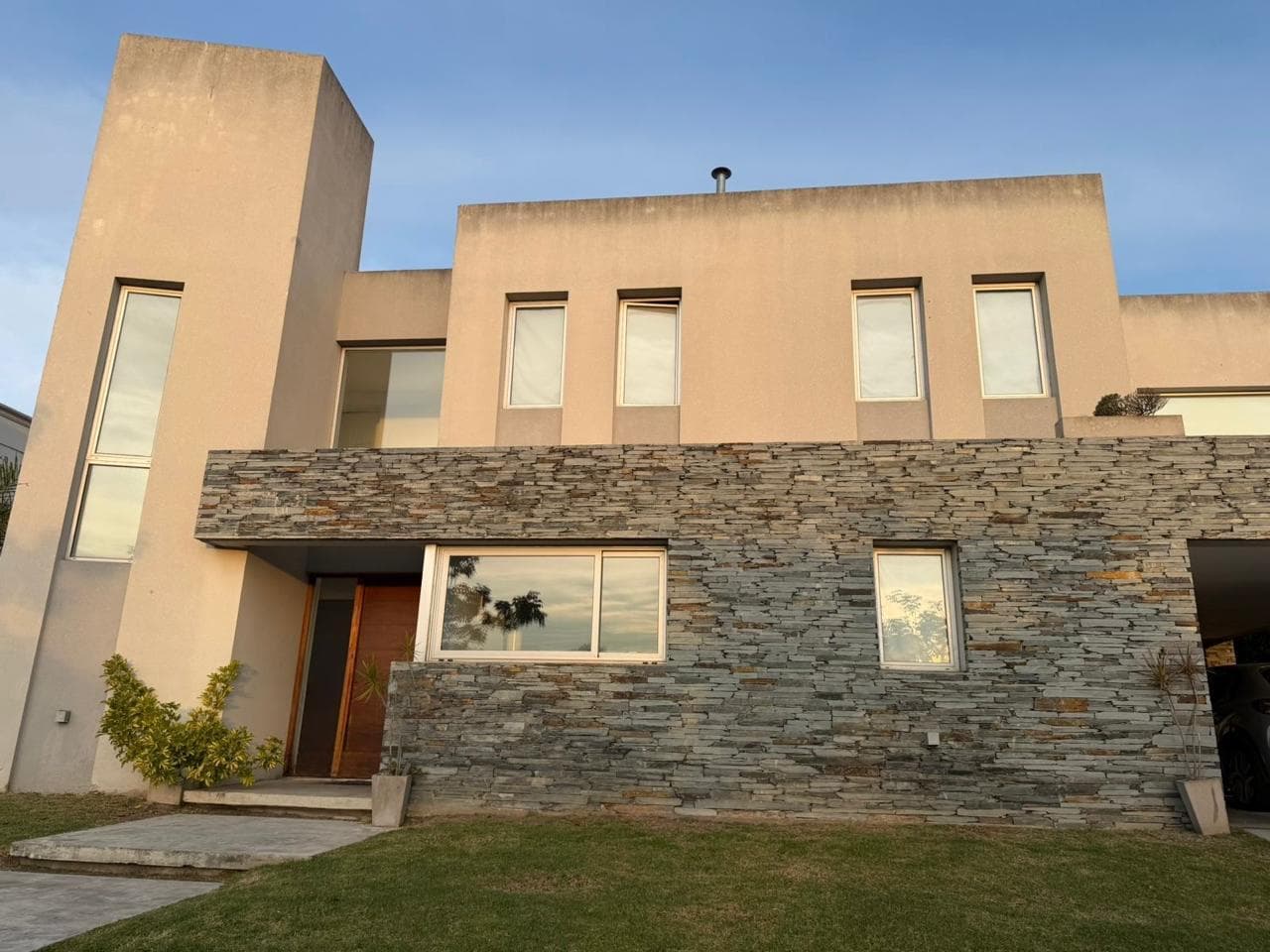 Casa 5 ambientes en Nuevo Quilmes, Countries/B.Cerrado (Quilmes) - foto 1